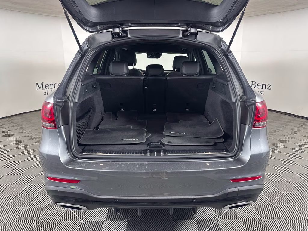 2022 Selenite Gray Metallic Mercedes-Benz GLC GLC 300 RWD SUV