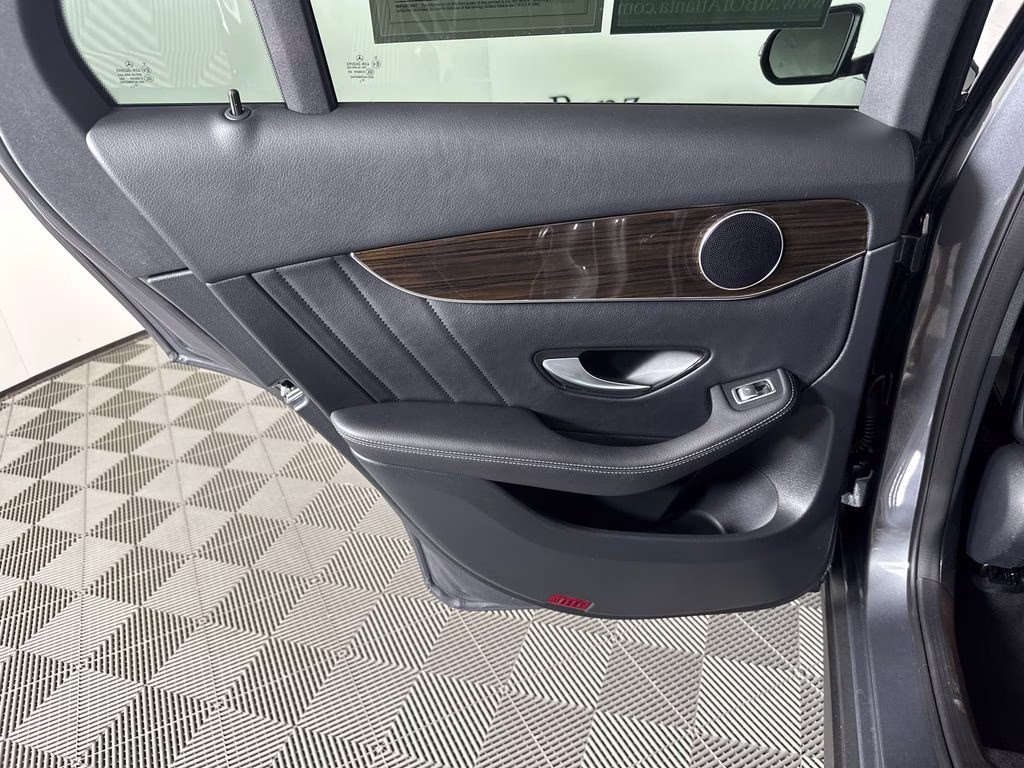 2022 Selenite Gray Metallic Mercedes-Benz GLC GLC 300 RWD SUV