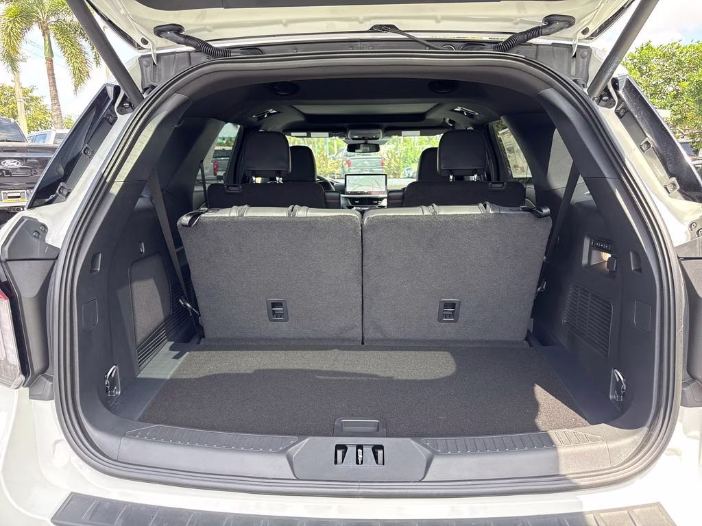 2026 Star White Metallic Tri-Coat Ford Explorer ST 4X4 SUV