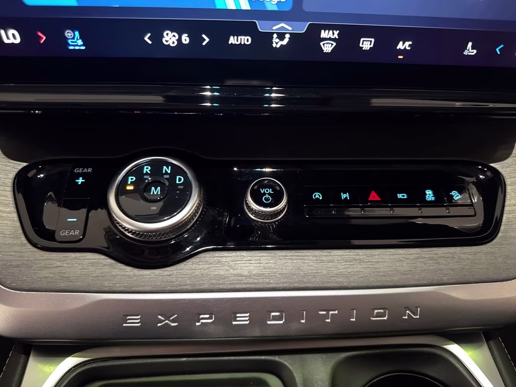 2025 Agate Black Metallic Ford Expedition Max Platinum 4X4 SUV