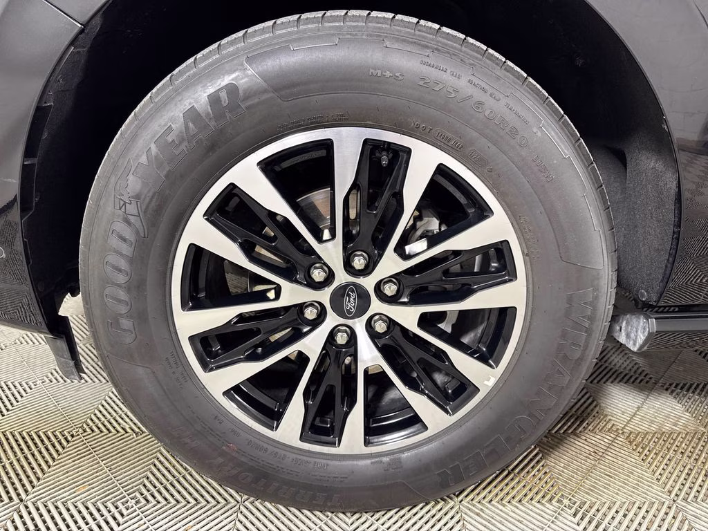 2025 Agate Black Metallic Ford Expedition Max Platinum 4X4 SUV