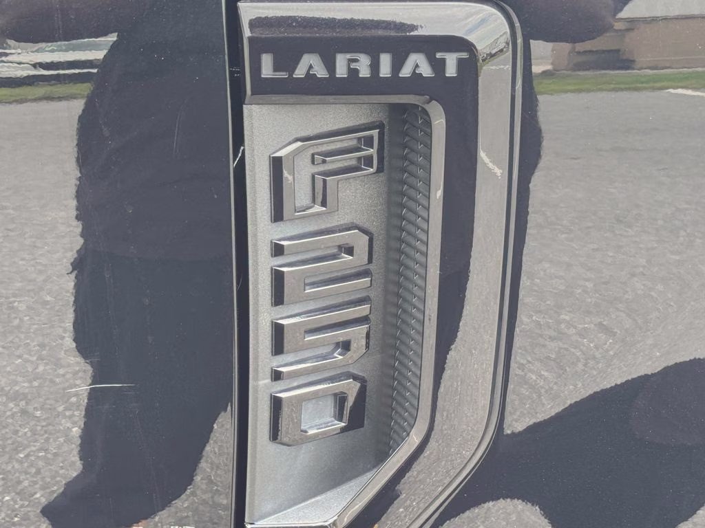 2022 Black Metallic Ford Super Duty F-250 SRW Lariat 4X4 Truck