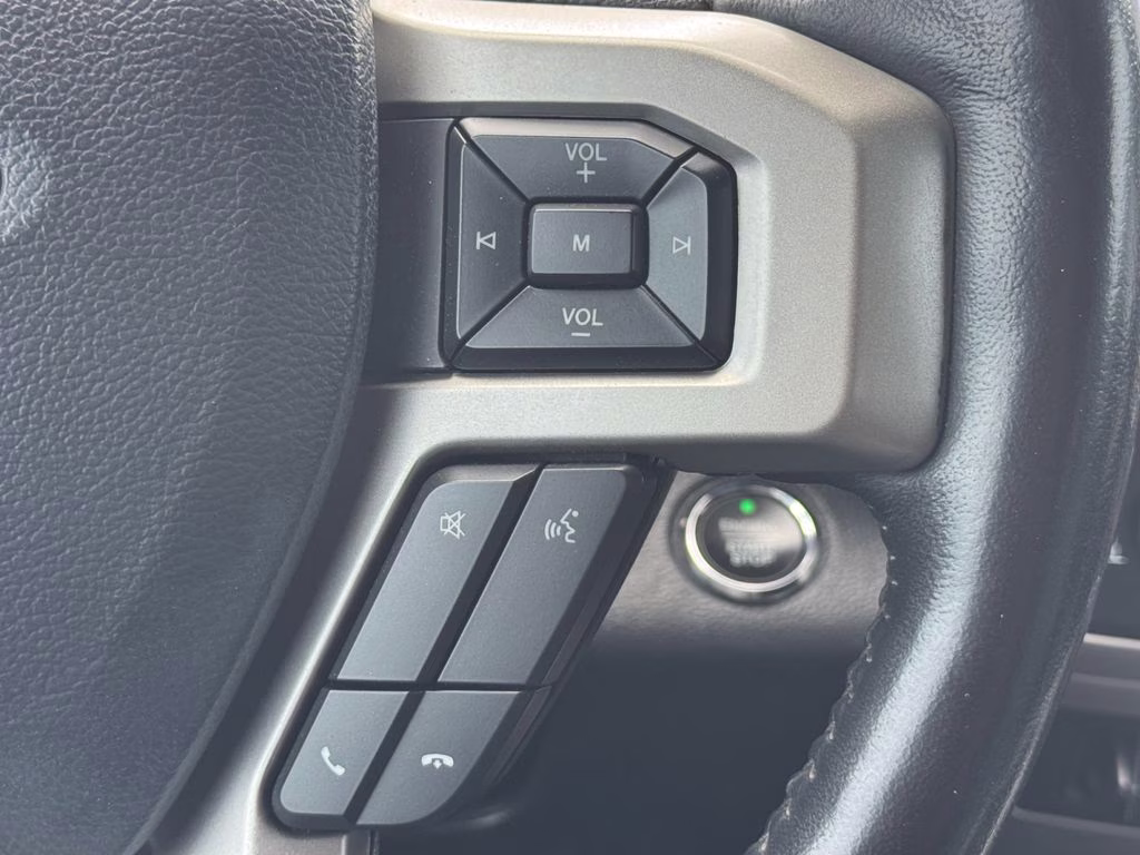 2022 Black Metallic Ford Super Duty F-250 SRW Lariat 4X4 Truck