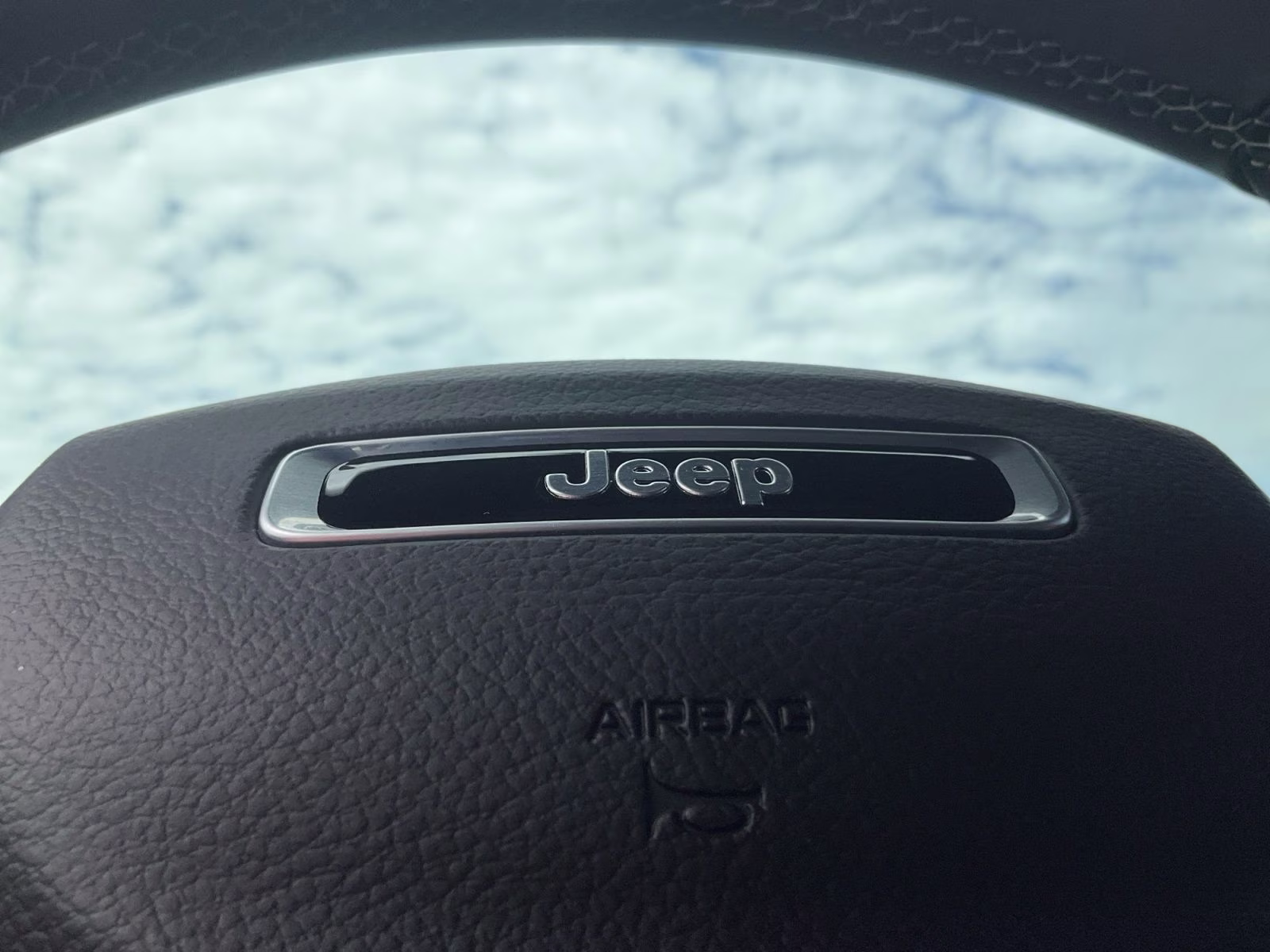 2025 Diamond Black Crystal Pearlcoat Jeep Grand Cherokee Altitude 4X4 SUV