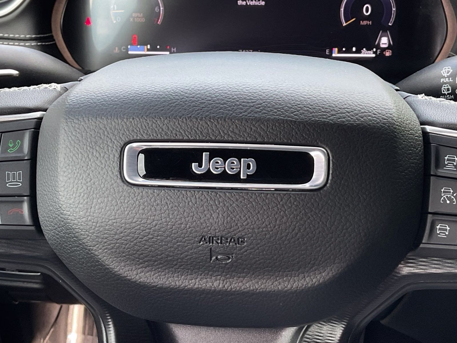 2025 Diamond Black Crystal Pearlcoat Jeep Grand Cherokee Altitude 4X4 SUV