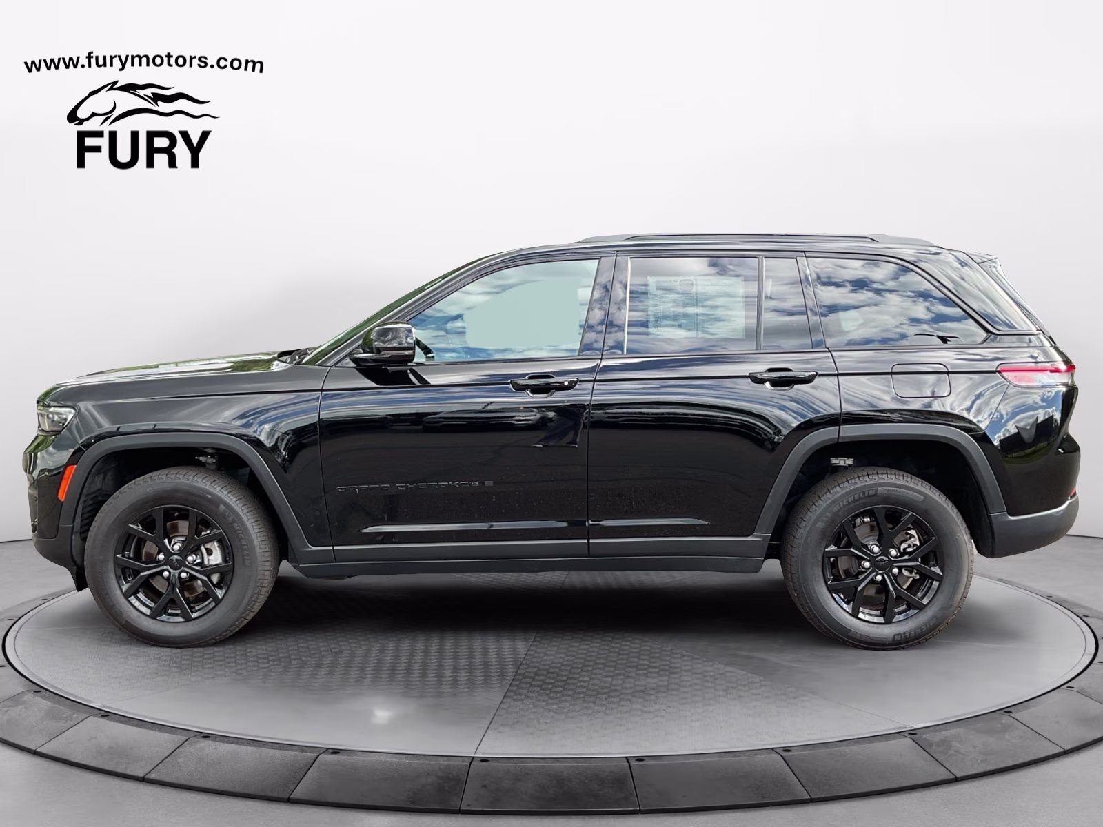 2025 Diamond Black Crystal Pearlcoat Jeep Grand Cherokee Altitude 4X4 SUV
