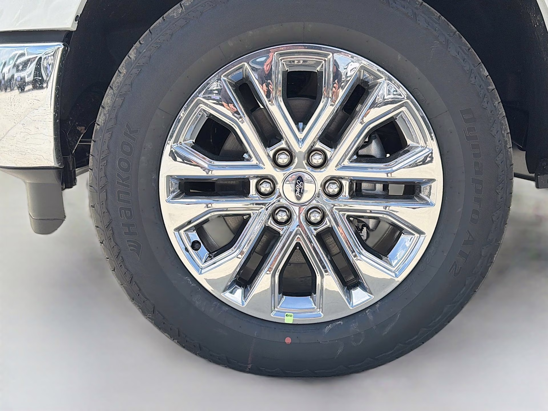 2026 Star White Metallic Tri-Coat Ford F-150 Lariat 4X4 Truck
