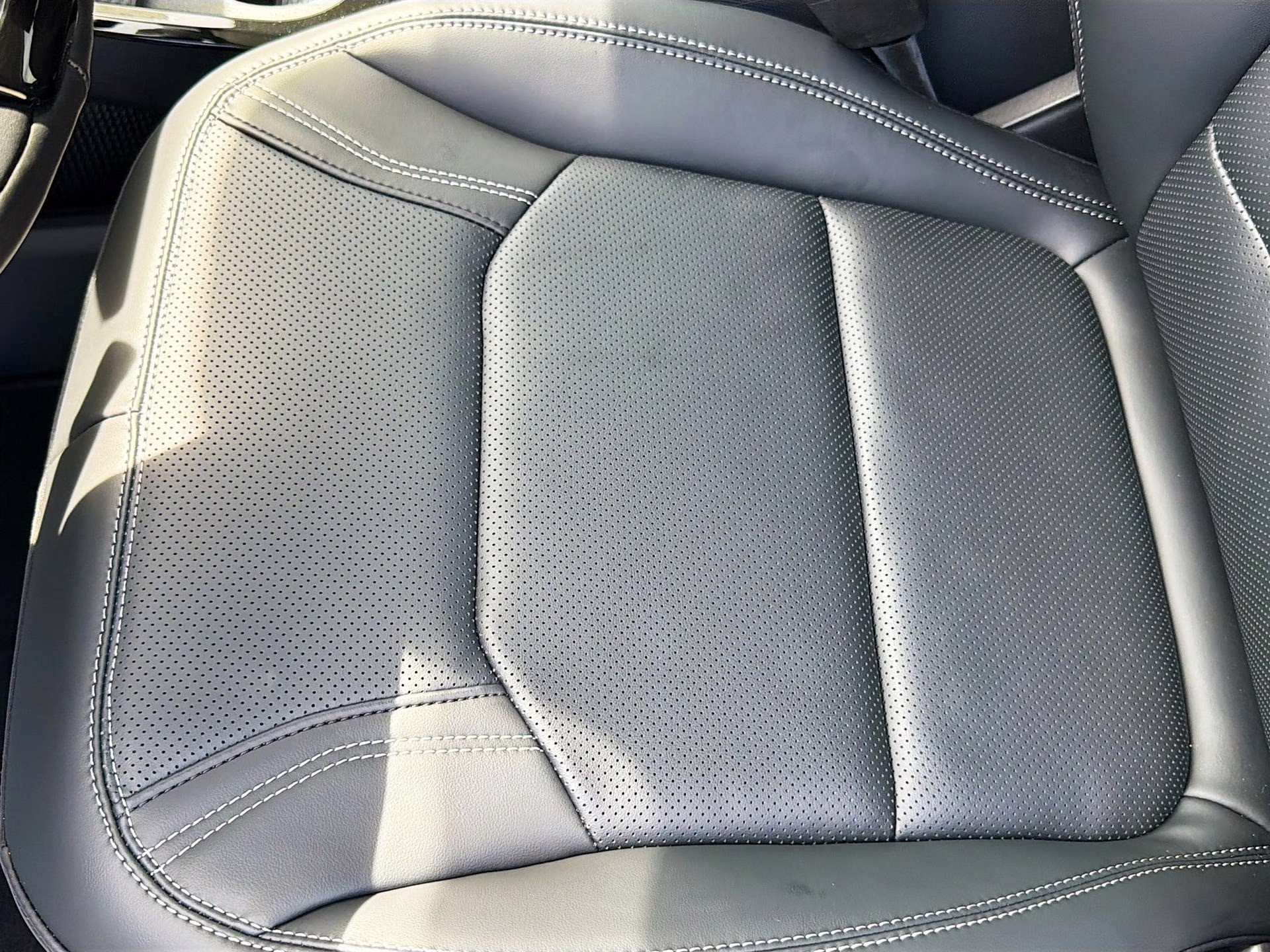 2026 Star White Metallic Tri-Coat Ford Mustang Mach-E Premium RWD SUV