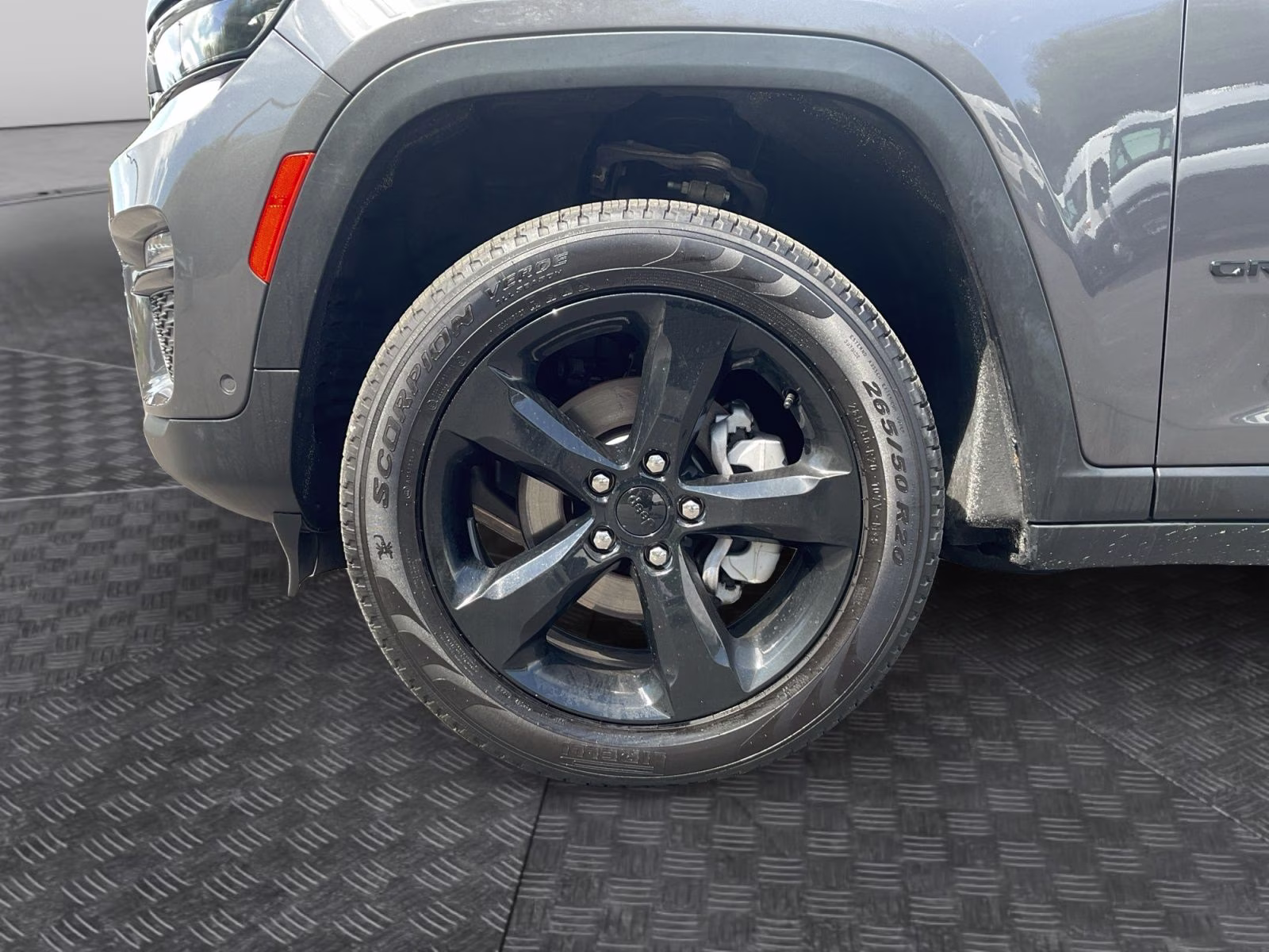 2025 Baltic Gray Metallic Clearcoat Jeep Grand Cherokee Limited 4X4 SUV