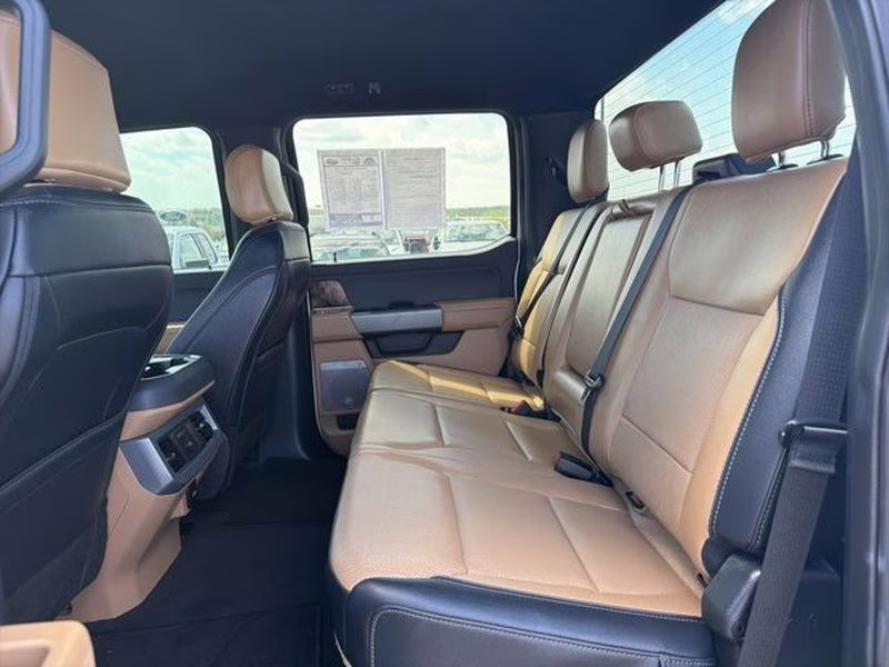 2025 Star White Metallic Tri-Coat Ford Super Duty F-350 SRW LARIAT 4X4 Truck