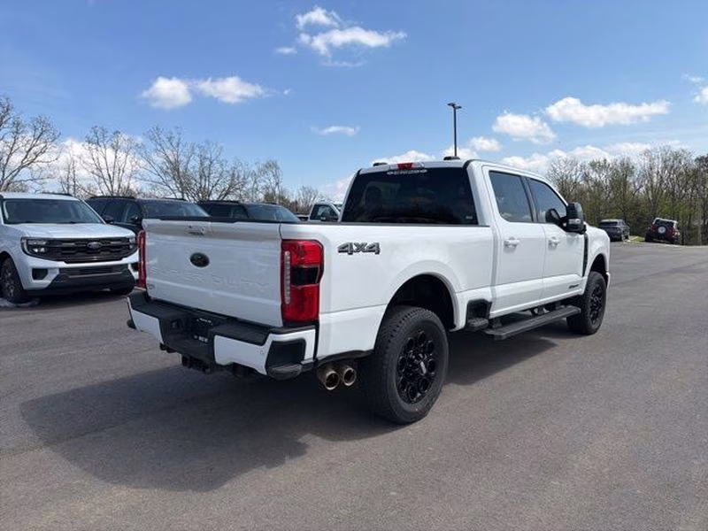 2025 Star White Metallic Tri-Coat Ford Super Duty F-350 SRW LARIAT 4X4 Truck