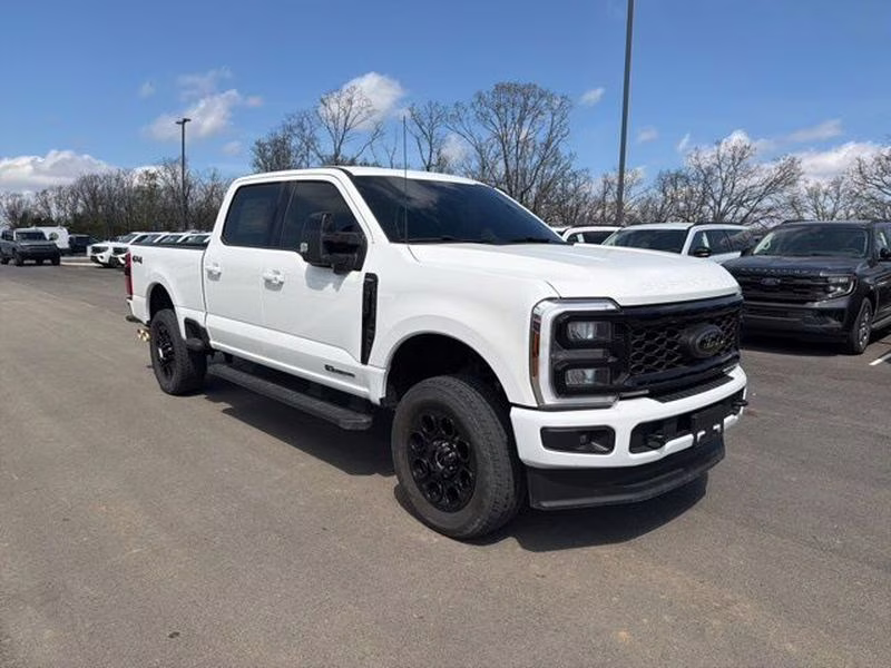 2025 Star White Metallic Tri-Coat Ford Super Duty F-350 SRW LARIAT 4X4 Truck