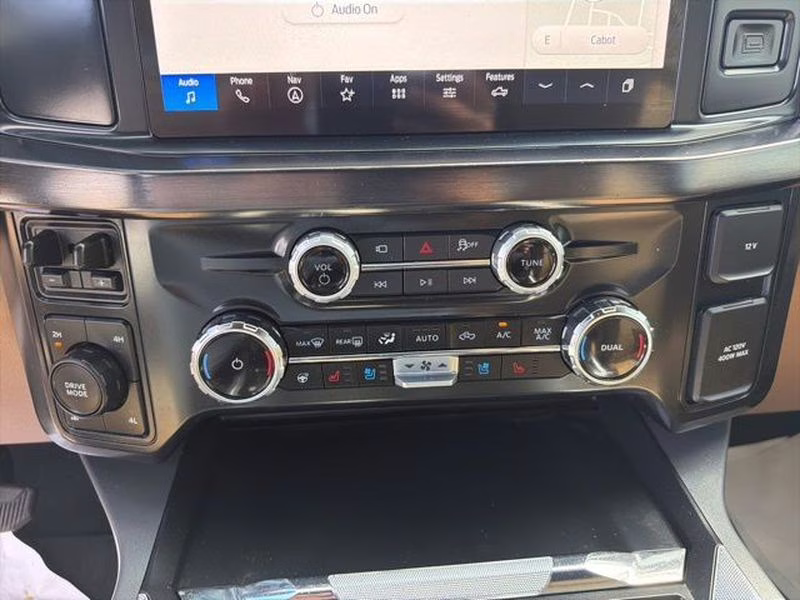 2025 Star White Metallic Tri-Coat Ford Super Duty F-350 SRW LARIAT 4X4 Truck