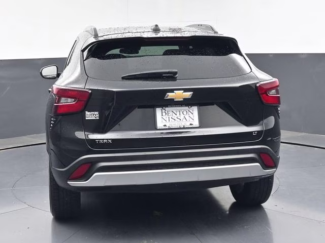 2025 Mosaic Black Metallic Chevrolet Trax LT FWD SUV