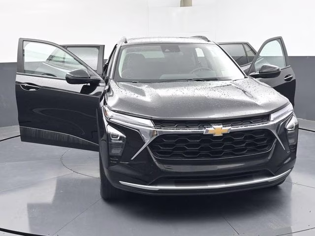 2025 Mosaic Black Metallic Chevrolet Trax LT FWD SUV