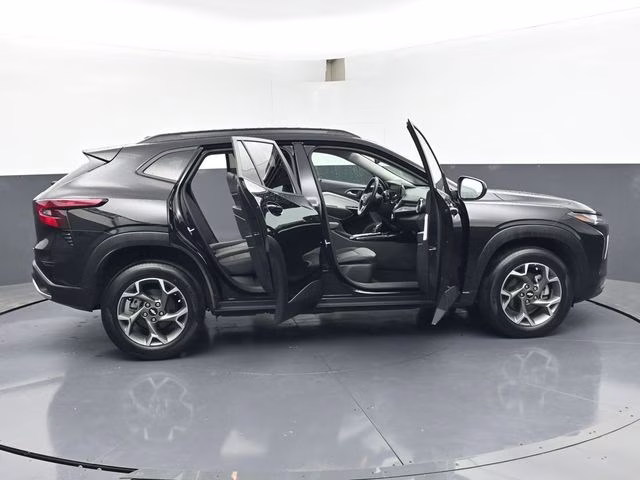 2025 Mosaic Black Metallic Chevrolet Trax LT FWD SUV