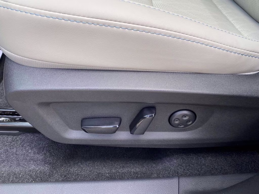 2026 Champagne Silver Metallic Nissan Murano Platinum AWD SUV