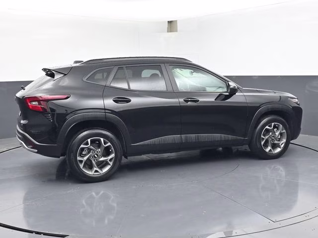 2025 Mosaic Black Metallic Chevrolet Trax LT FWD SUV