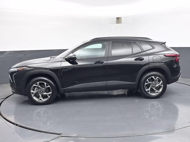 2025 Mosaic Black Metallic Chevrolet Trax LT FWD SUV