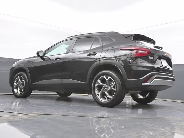 2025 Mosaic Black Metallic Chevrolet Trax LT FWD SUV