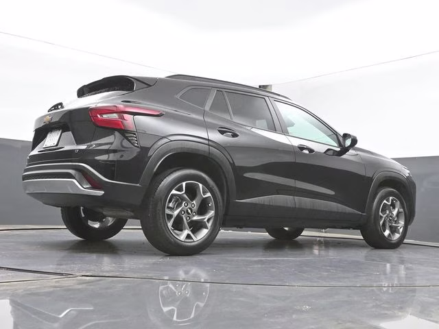 2025 Mosaic Black Metallic Chevrolet Trax LT FWD SUV