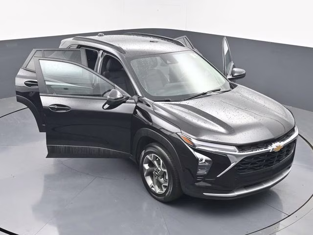 2025 Mosaic Black Metallic Chevrolet Trax LT FWD SUV
