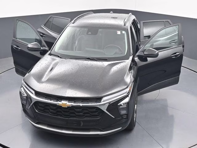 2025 Mosaic Black Metallic Chevrolet Trax LT FWD SUV