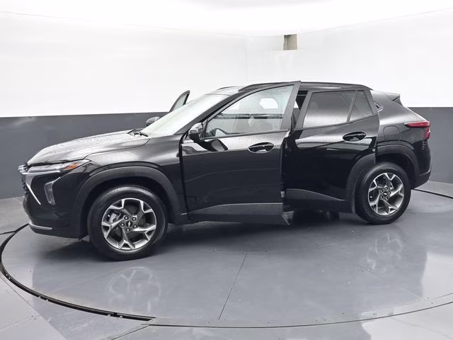 2025 Mosaic Black Metallic Chevrolet Trax LT FWD SUV
