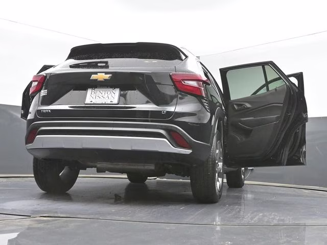 2025 Mosaic Black Metallic Chevrolet Trax LT FWD SUV