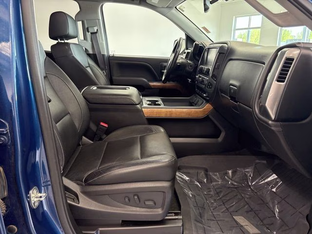 2017 Deep Ocean Blue Metallic Chevrolet Silverado 1500 LTZ 4X4 Truck
