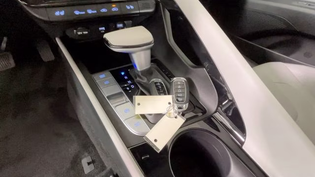 2023 Ceramic White Hyundai Elantra Hybrid Limited FWD Sedan