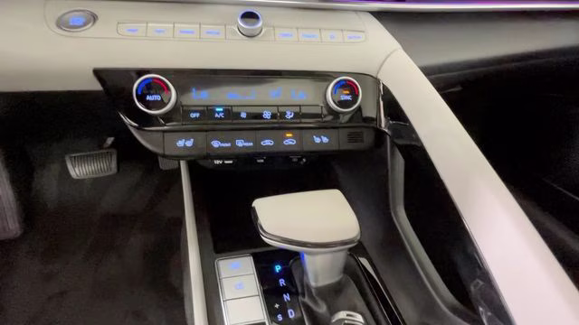 2023 Ceramic White Hyundai Elantra Hybrid Limited FWD Sedan
