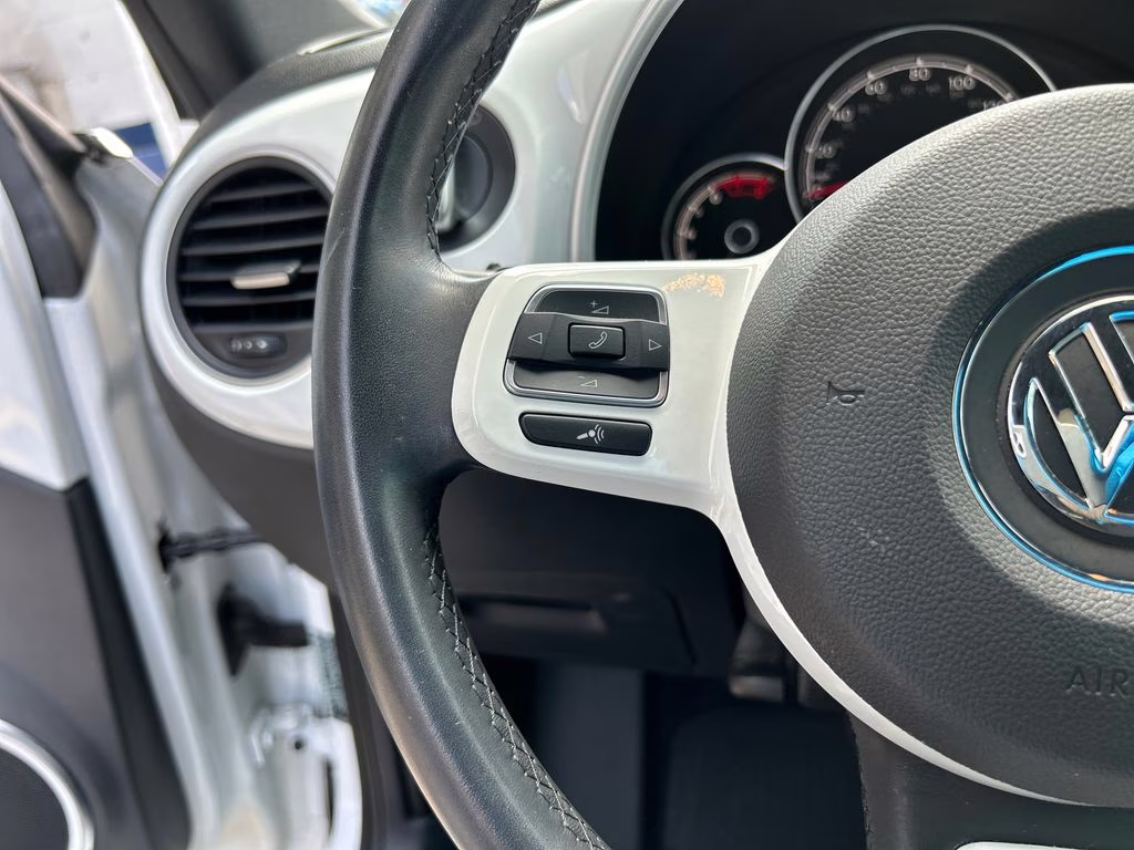 2019 Pure White/Black Roof Volkswagen Beetle Convertible 2.0T SE FWD Convertible