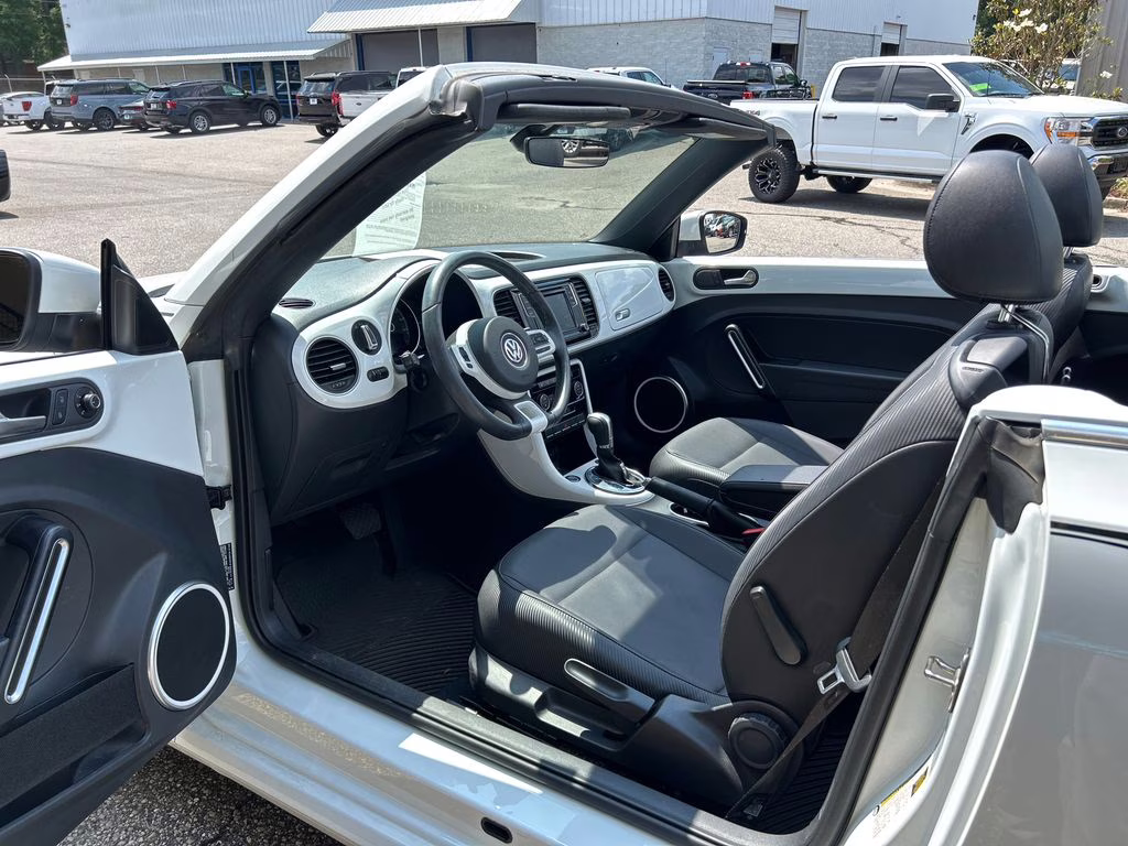 2019 Pure White/Black Roof Volkswagen Beetle Convertible 2.0T SE FWD Convertible