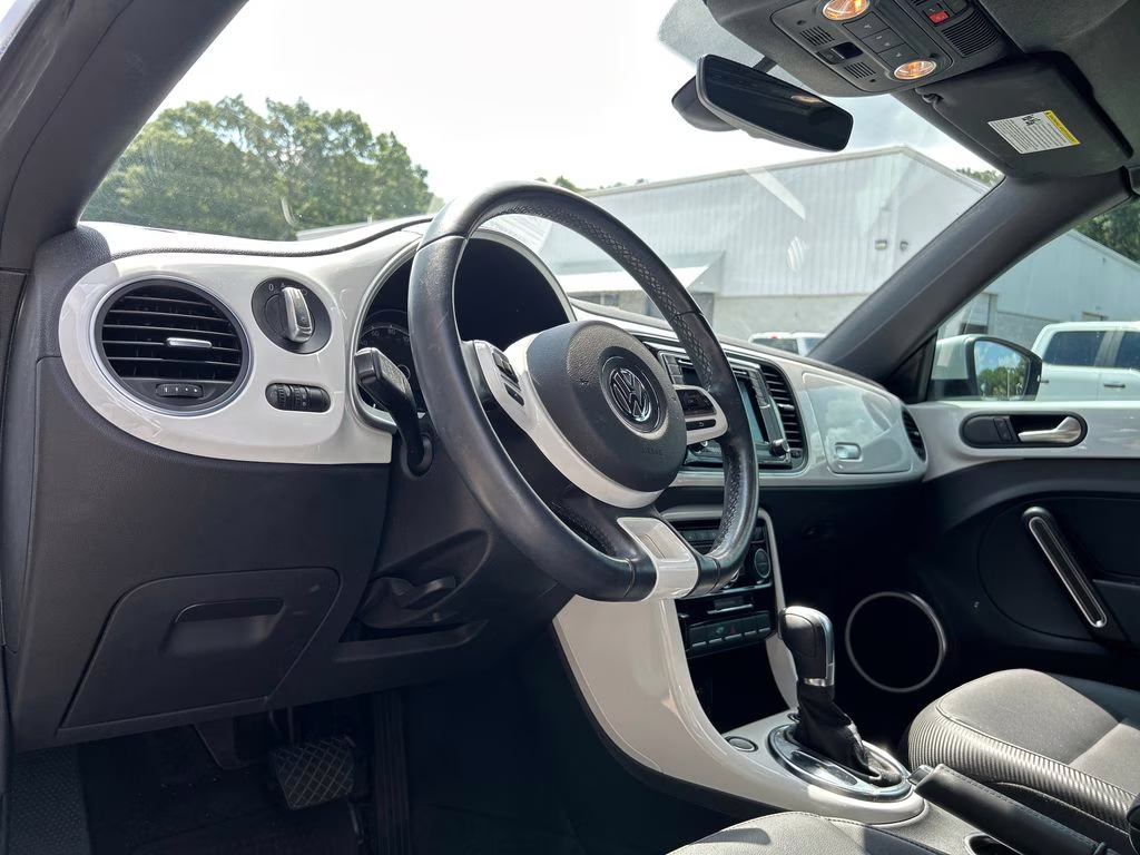 2019 Pure White/Black Roof Volkswagen Beetle Convertible 2.0T SE FWD Convertible