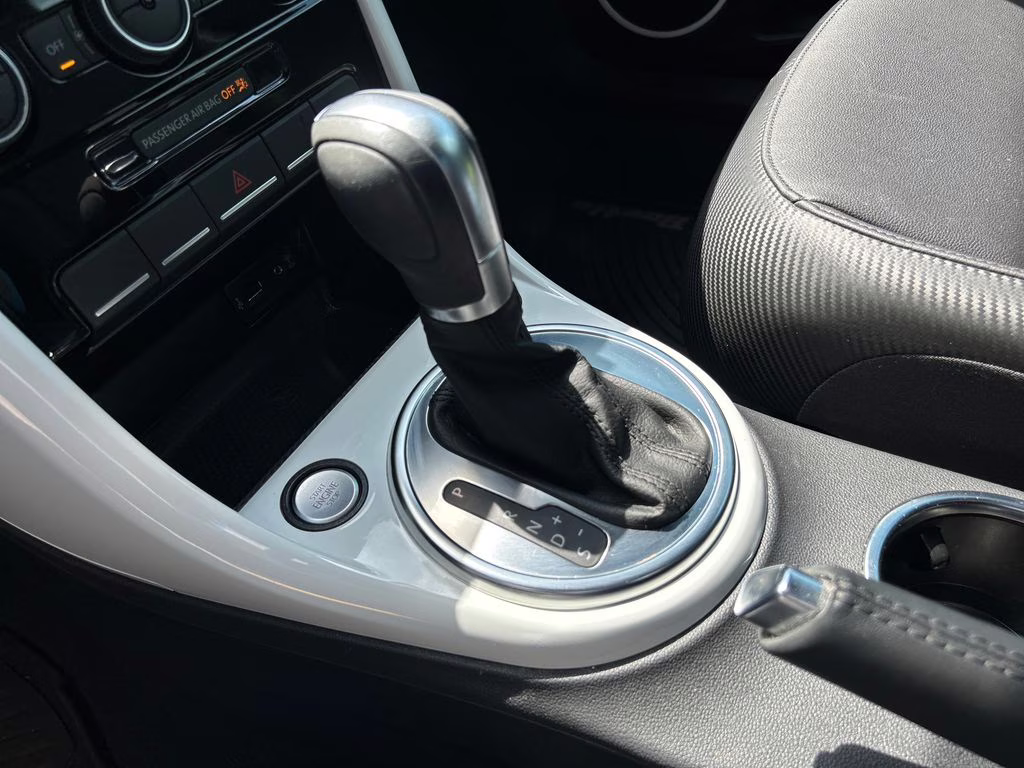 2019 Pure White/Black Roof Volkswagen Beetle Convertible 2.0T SE FWD Convertible