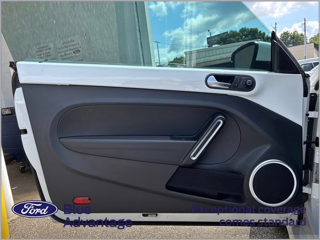 2019 Pure White/Black Roof Volkswagen Beetle Convertible 2.0T SE FWD Convertible