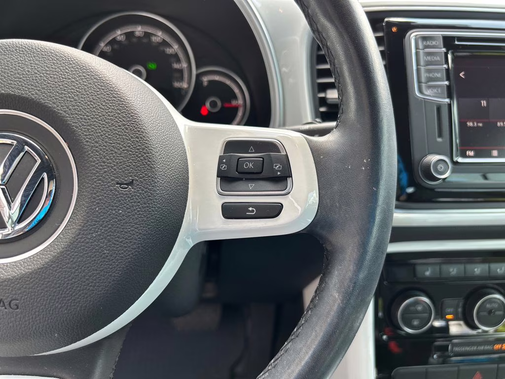 2019 Pure White/Black Roof Volkswagen Beetle Convertible 2.0T SE FWD Convertible