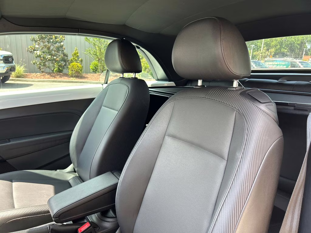 2019 Pure White/Black Roof Volkswagen Beetle Convertible 2.0T SE FWD Convertible