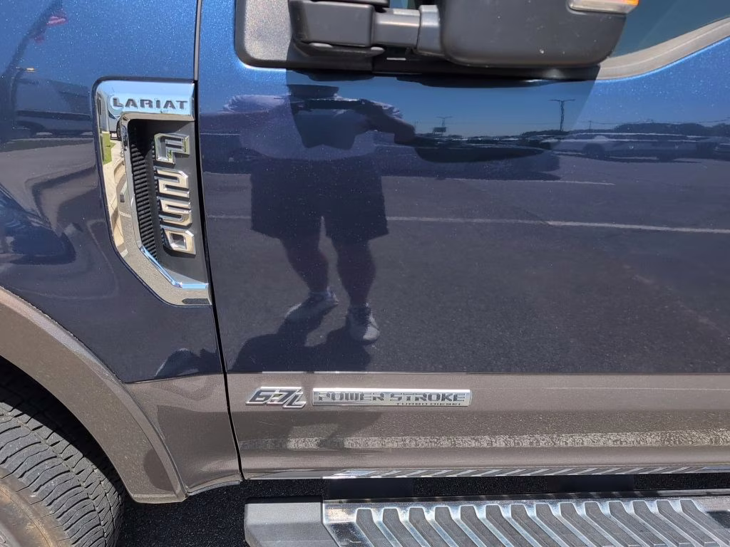 2017 Blue Jeans Metallic Ford Super Duty F-250 SRW Lariat 4X4 Truck