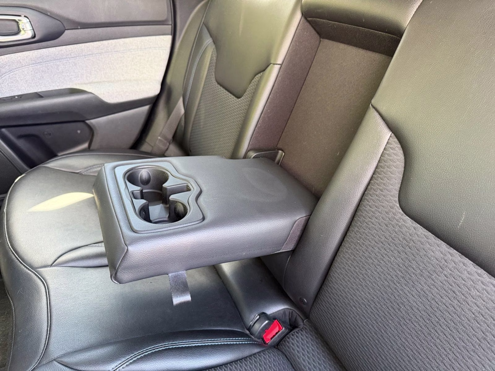 2022 Billet Silver Metallic Clearcoat Jeep Compass Latitude 4X4 SUV