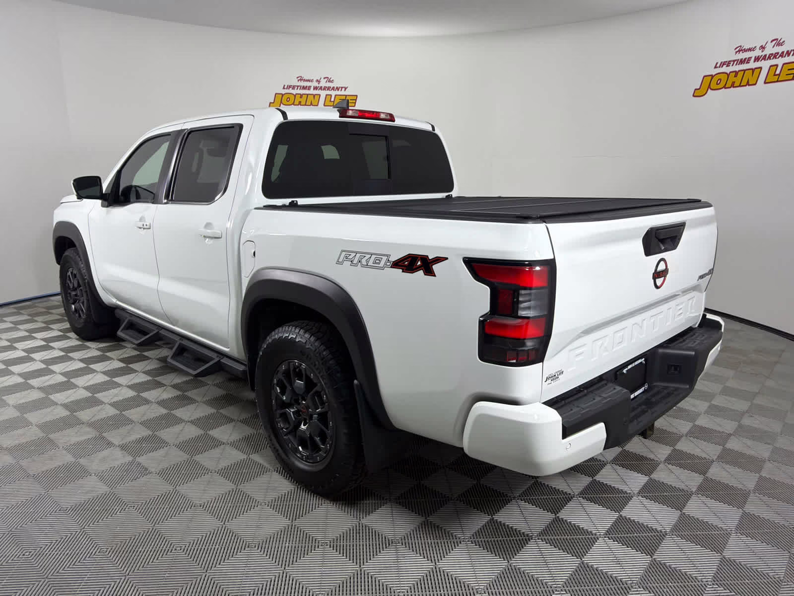2023 Glacier White Nissan Frontier PRO-4X 4X4 Truck