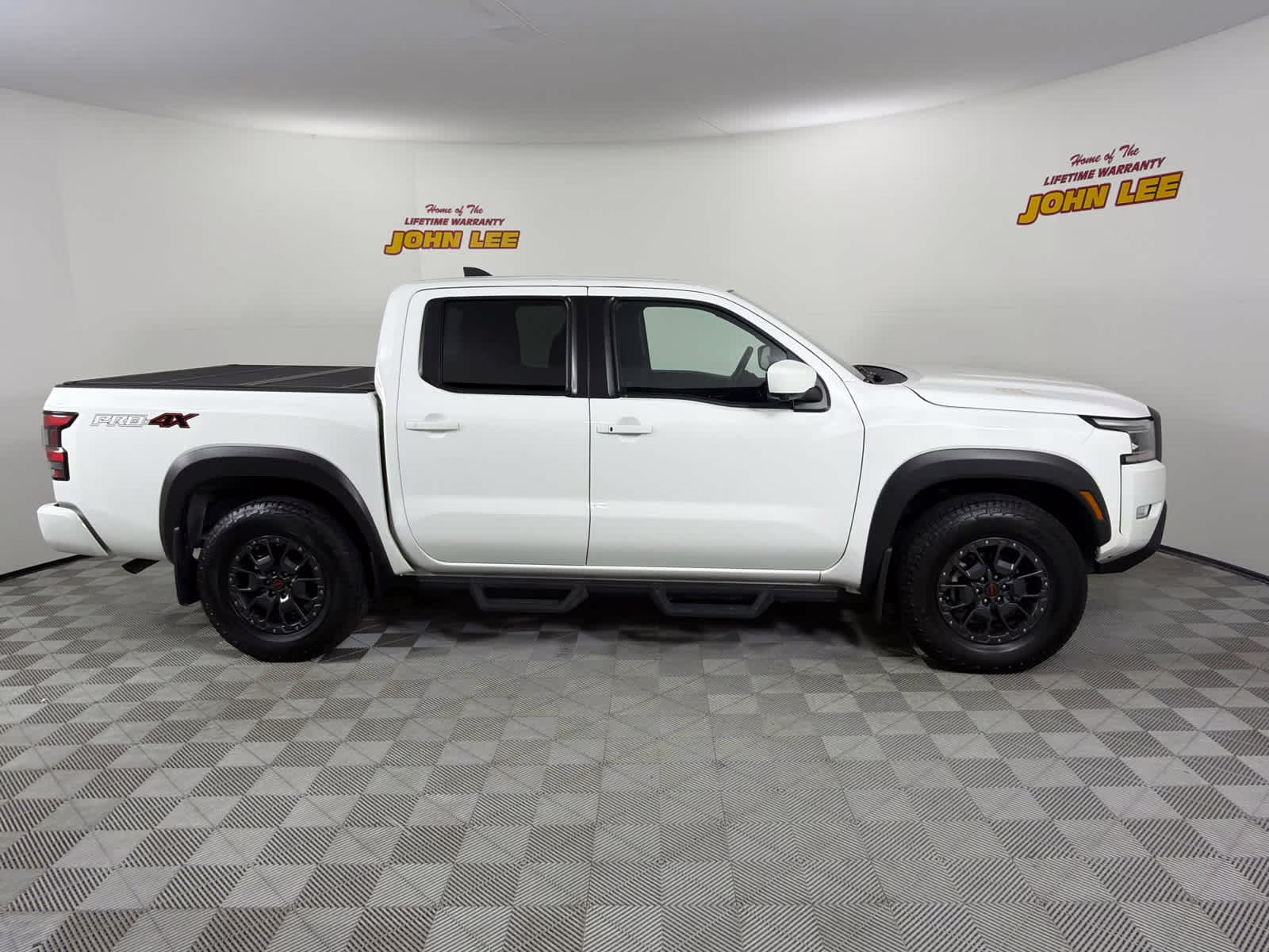 2023 Glacier White Nissan Frontier PRO-4X 4X4 Truck