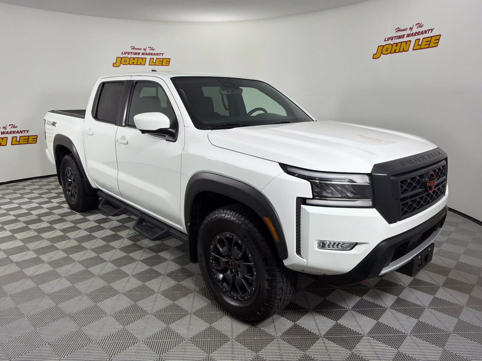 2023 Glacier White Nissan Frontier PRO-4X 4X4 Truck