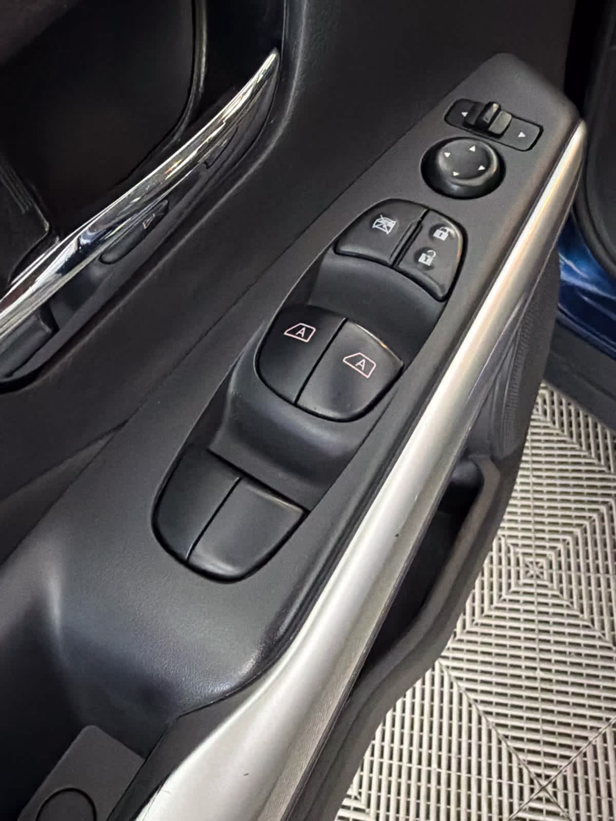 2019 Deep Blue Pearl Nissan Kicks SR FWD SUV