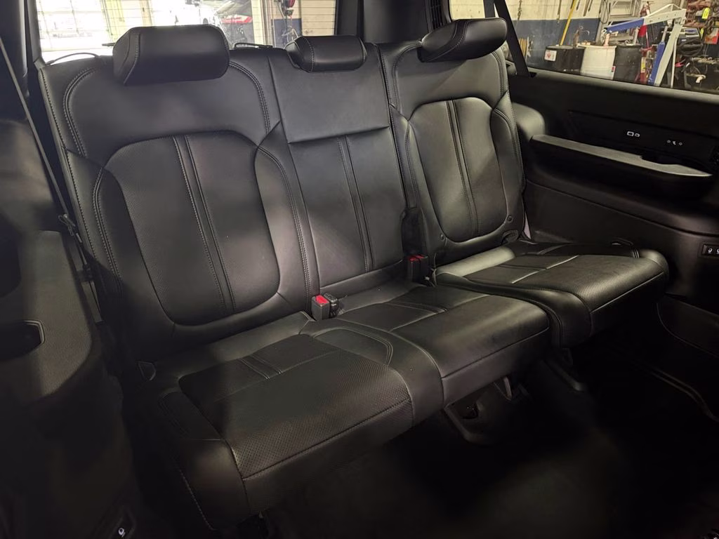 2025 Diamond Black Crystal Pearlcoat Jeep Wagoneer L Series III 4X4 SUV