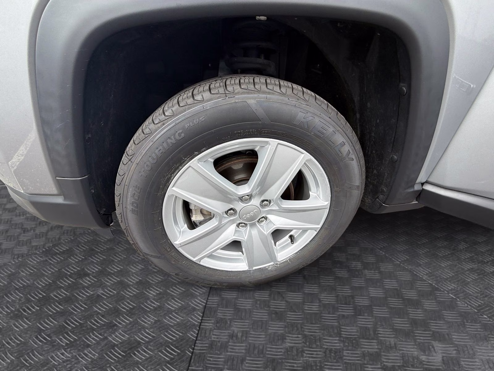 2022 Billet Silver Metallic Clearcoat Jeep Compass Latitude 4X4 SUV
