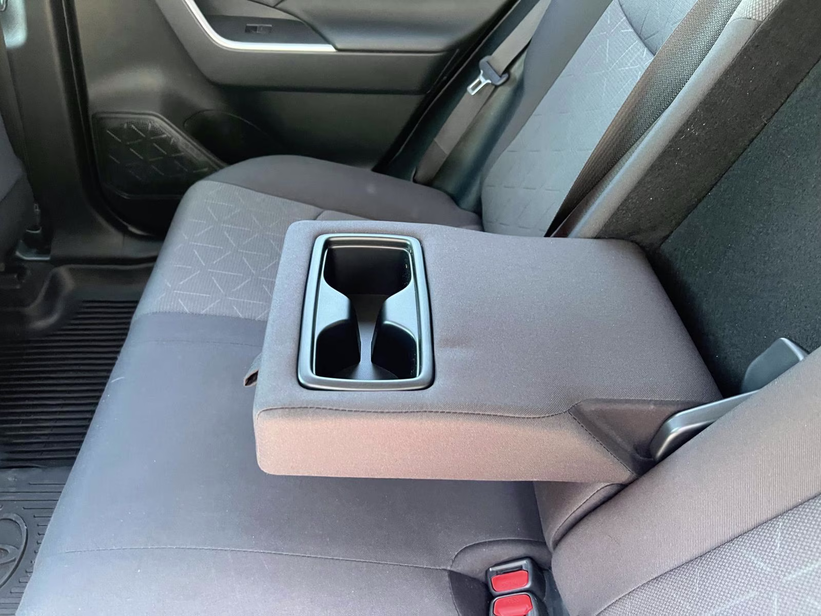 2022 Silver Toyota RAV4 XLE AWD SUV