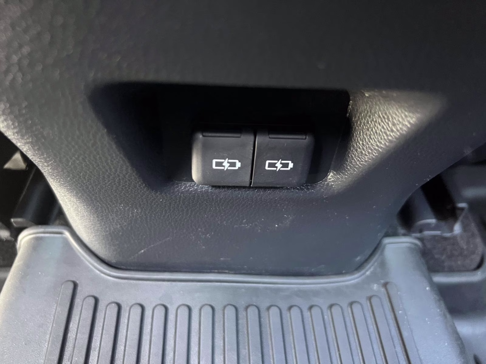 2022 Silver Toyota RAV4 XLE AWD SUV
