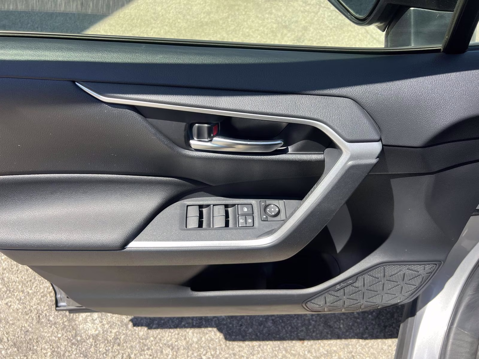 2022 Silver Toyota RAV4 XLE AWD SUV
